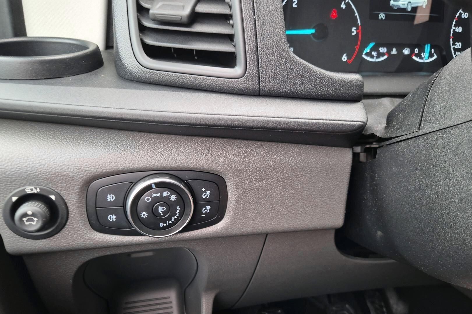 Ford Transit iso kuva 14