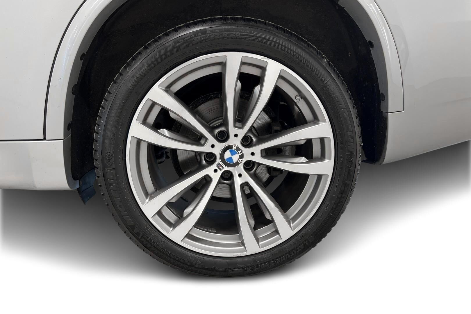 BMW X5 iso kuva 13