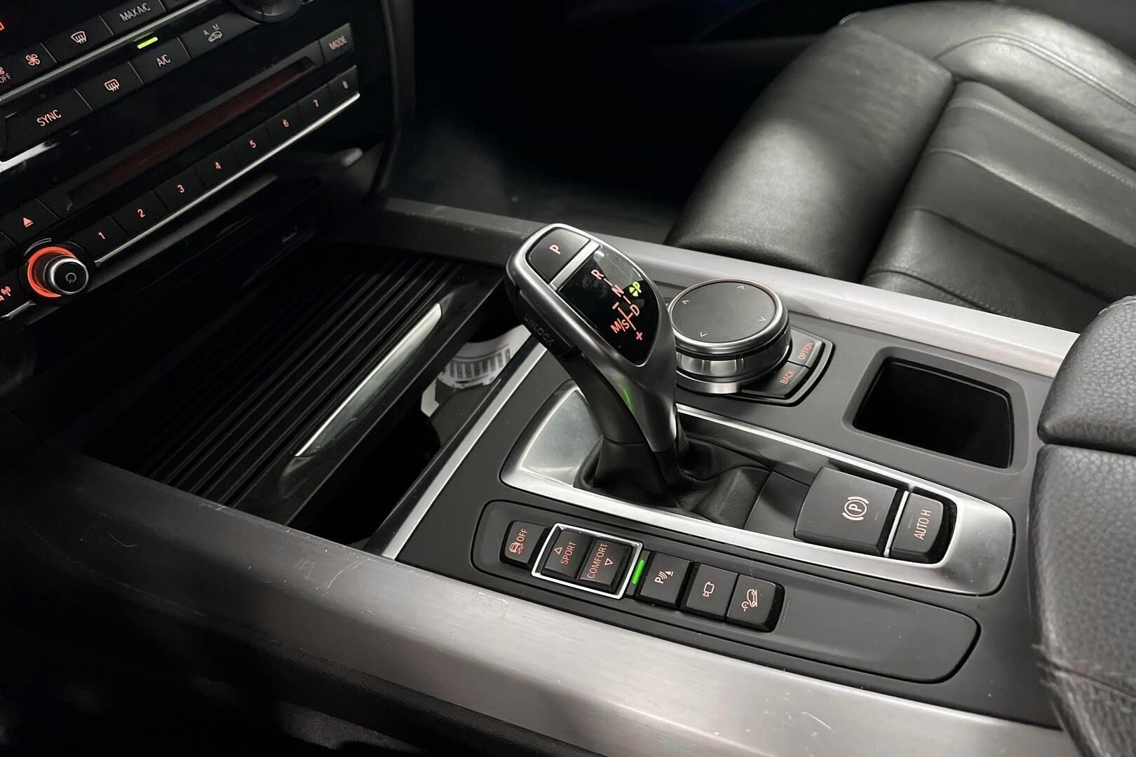 BMW X5 iso kuva 16