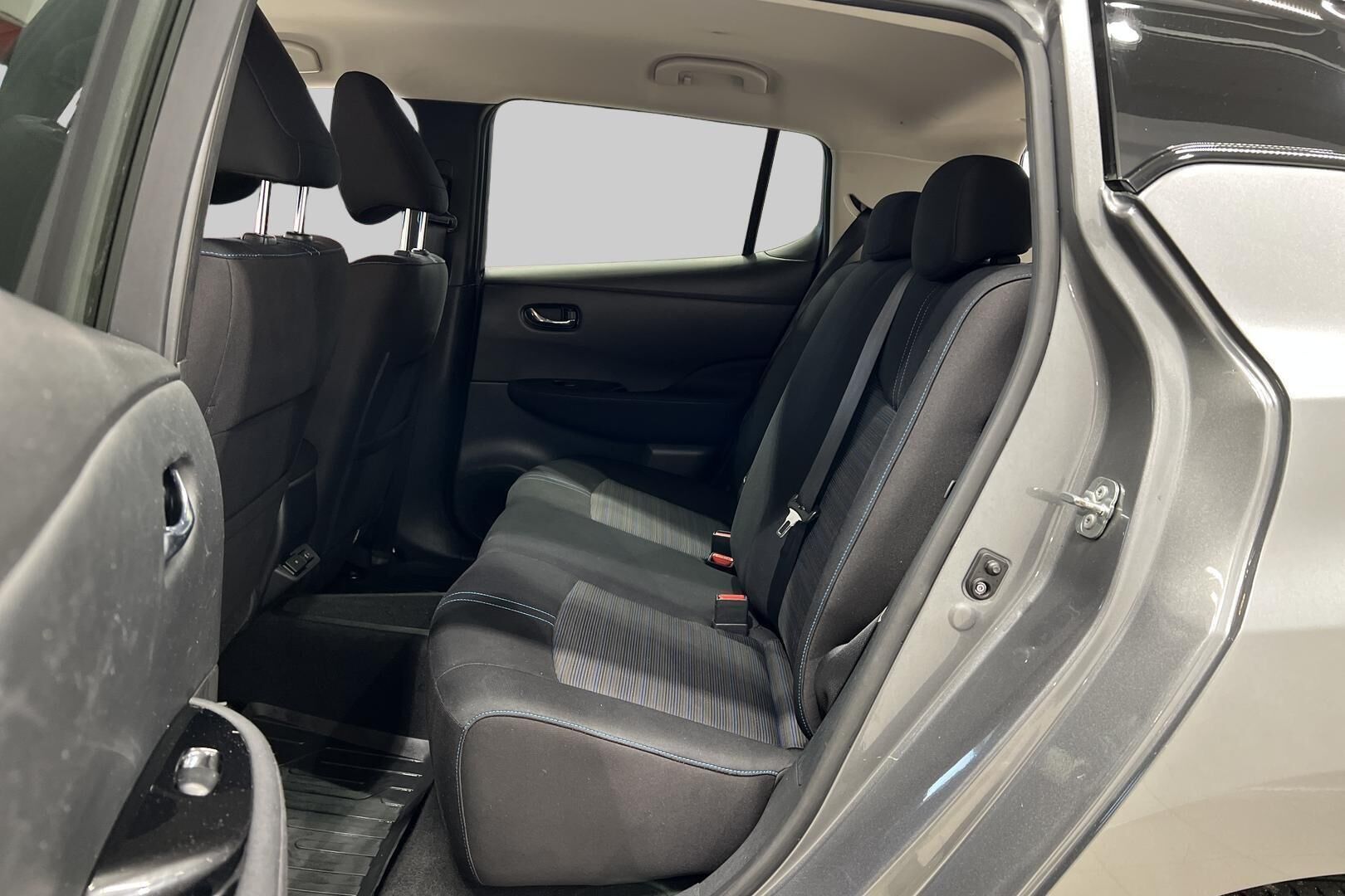 Nissan Leaf iso kuva 10