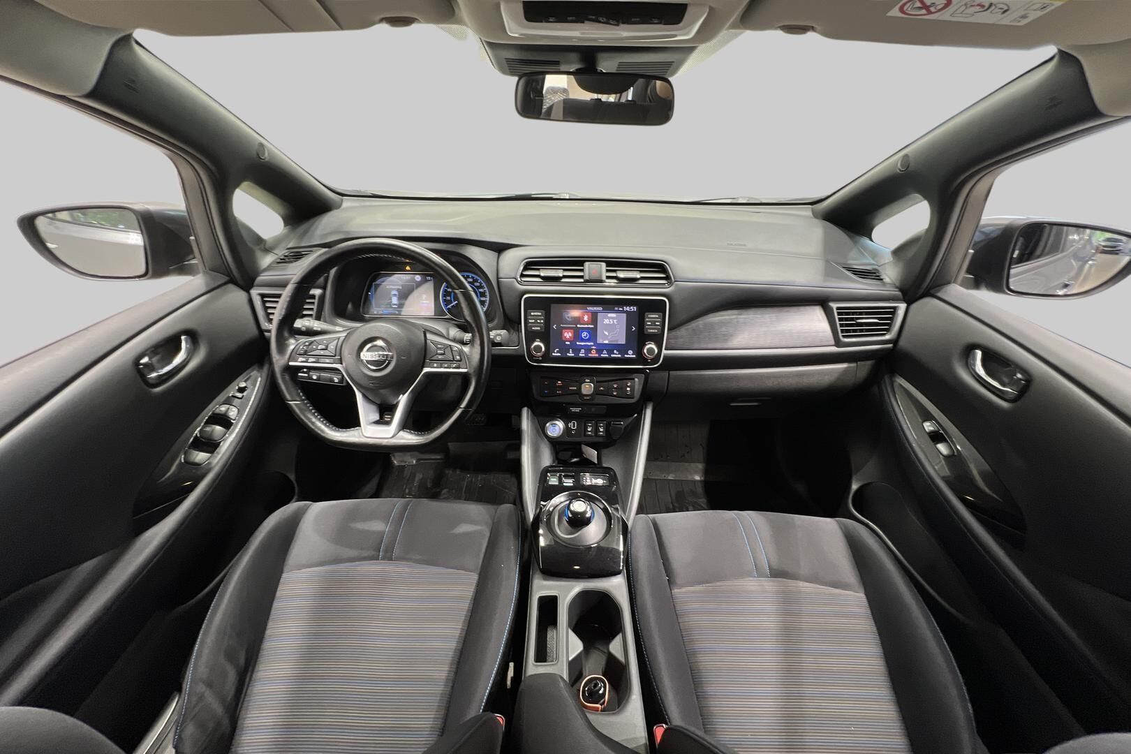 Nissan Leaf iso kuva 11