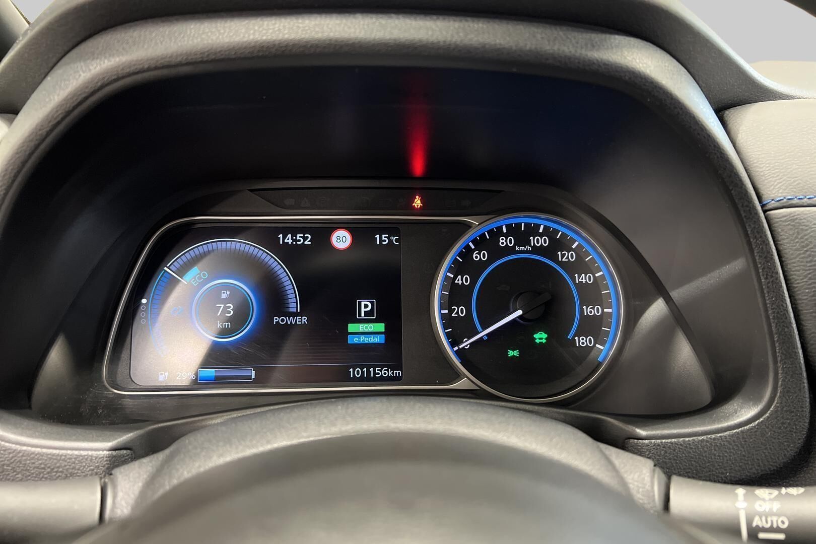 Nissan Leaf iso kuva 14