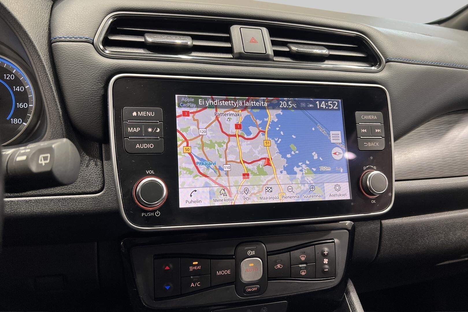Nissan Leaf iso kuva 15