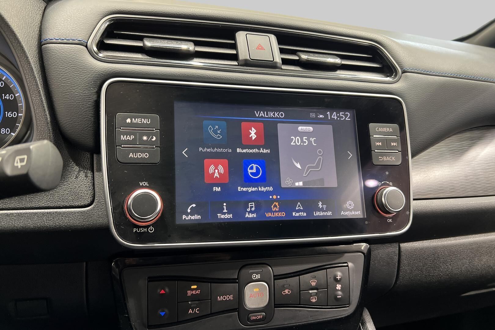 Nissan Leaf iso kuva 17
