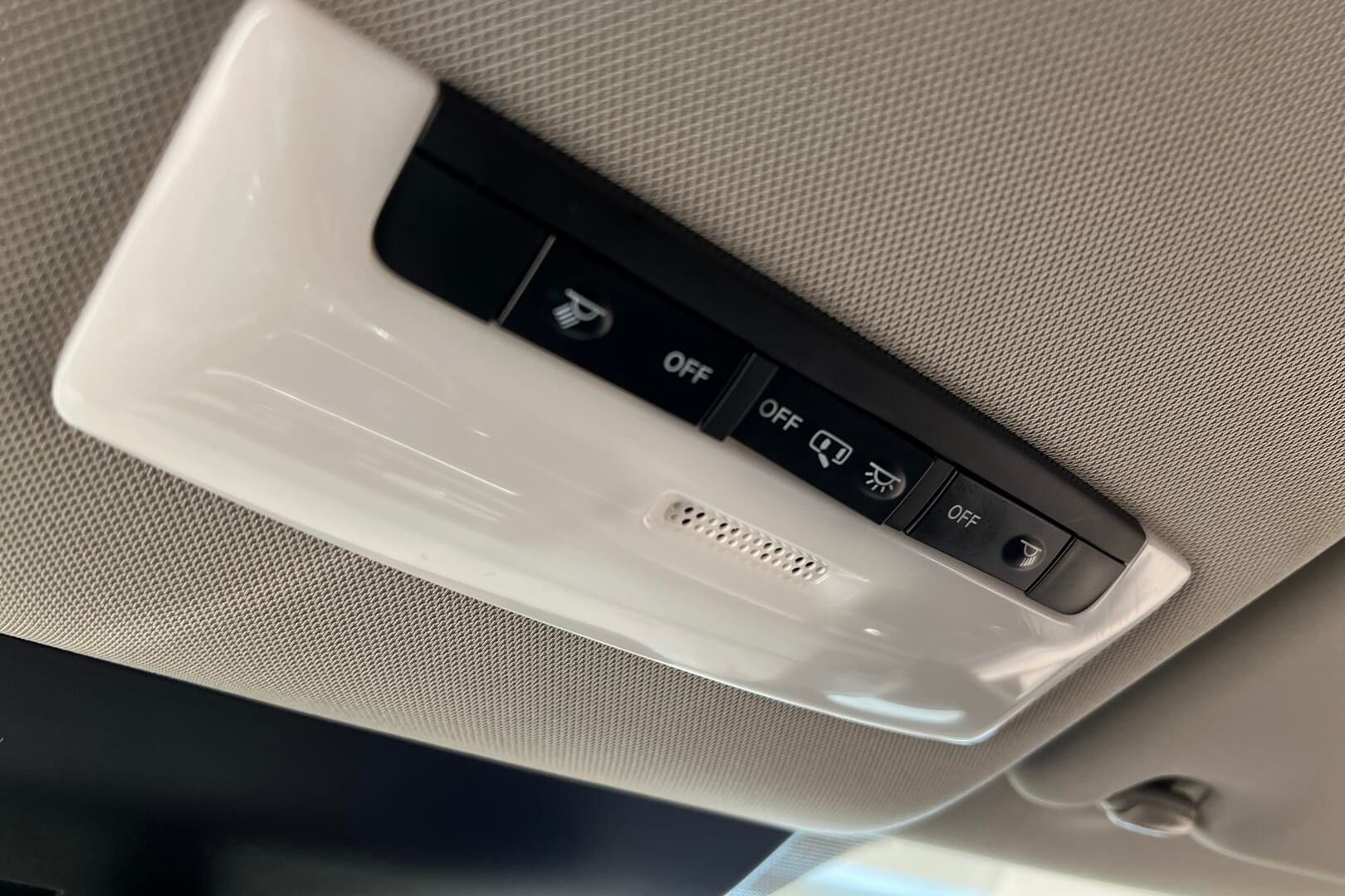 Nissan Leaf iso kuva 21