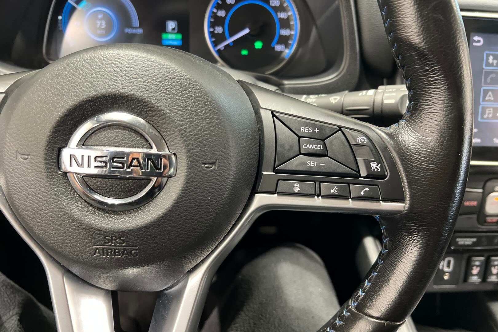 Nissan Leaf iso kuva 22