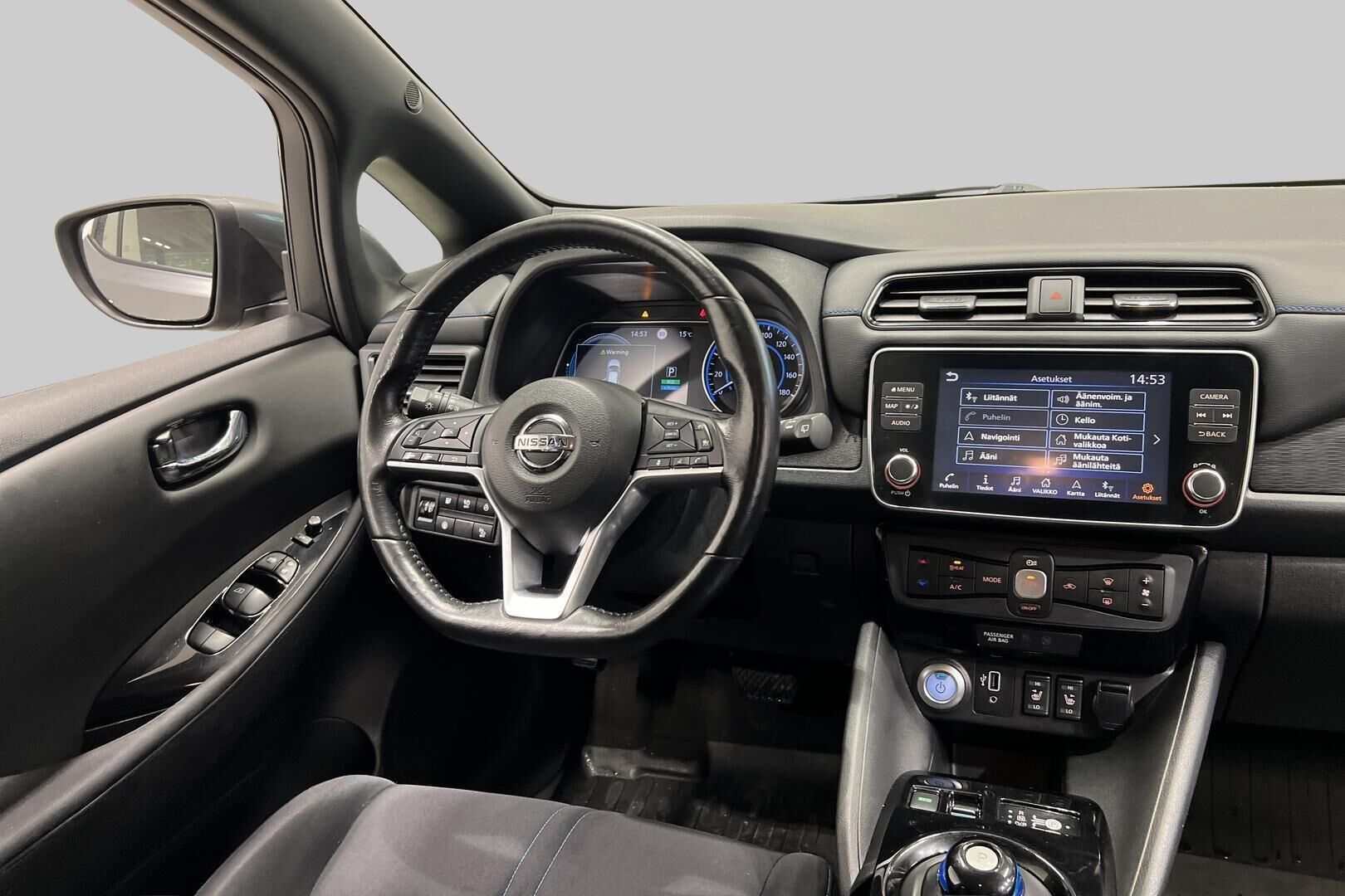 Nissan Leaf iso kuva 27