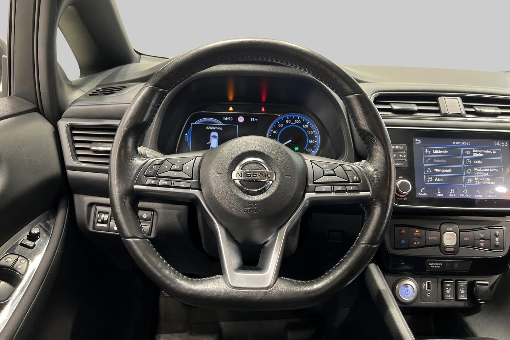 Nissan Leaf iso kuva 28
