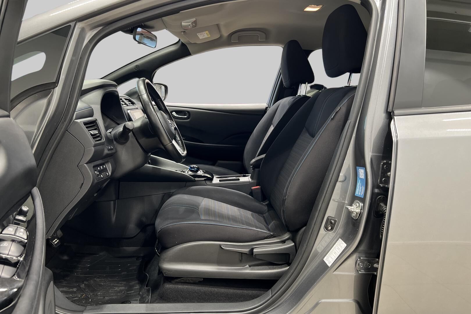 Nissan Leaf iso kuva 9