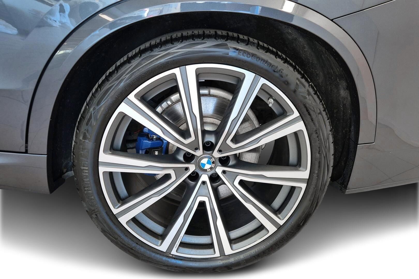 BMW X5 iso kuva 12