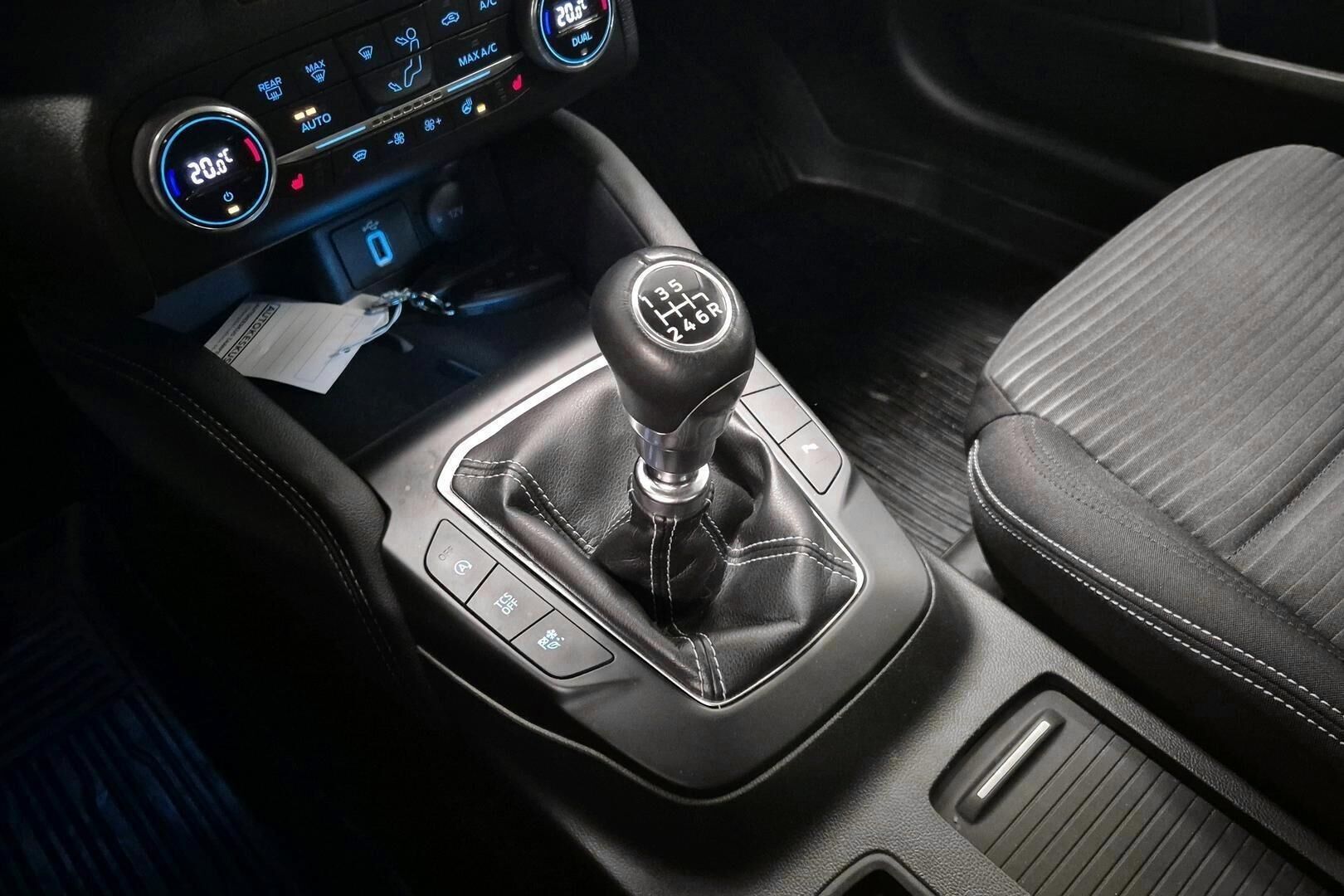 Ford Focus iso kuva 18