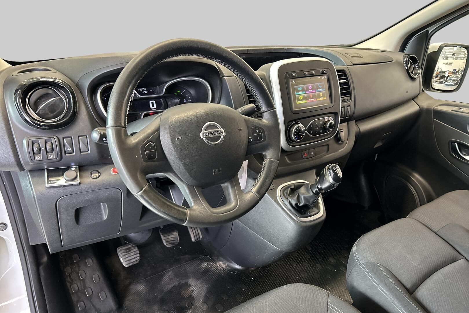 Nissan NV300 iso kuva 11