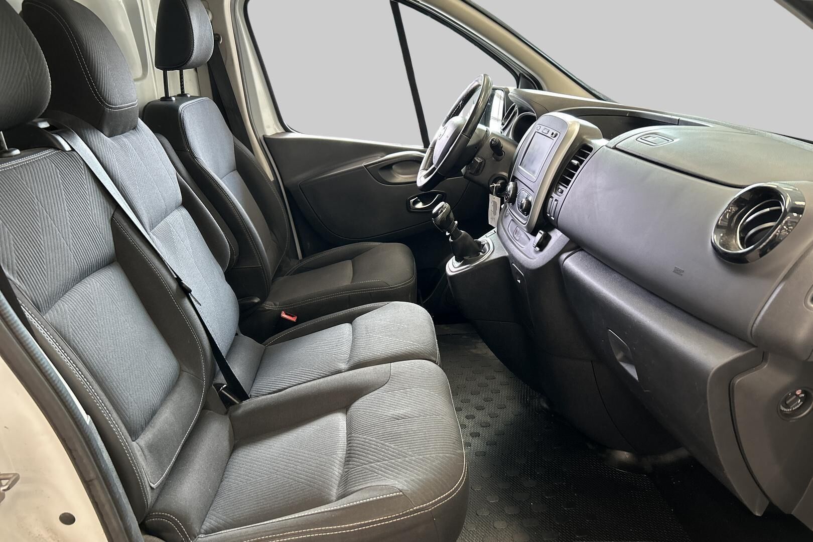 Nissan NV300 iso kuva 15