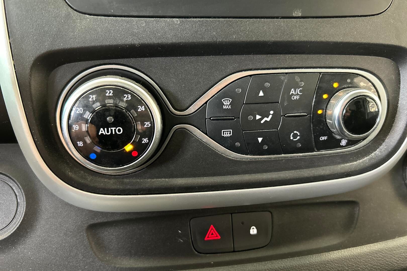 Nissan NV300 iso kuva 20