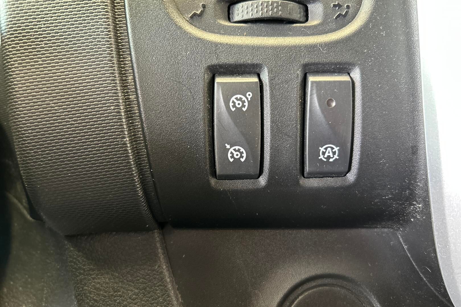 Nissan NV300 iso kuva 22