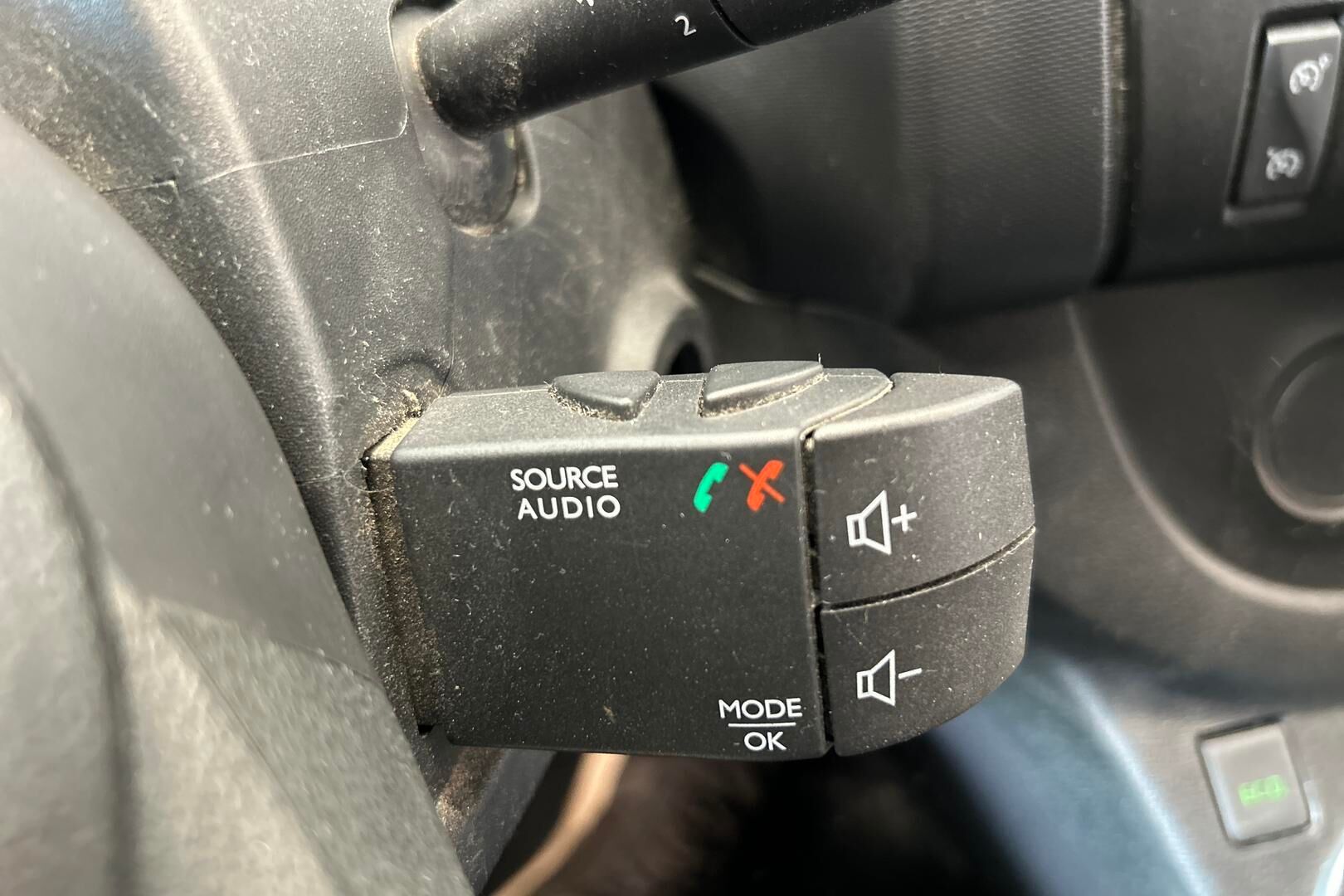 Nissan NV300 iso kuva 24