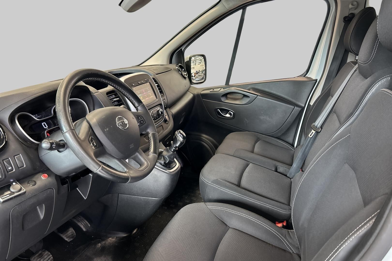Nissan NV300 iso kuva 9