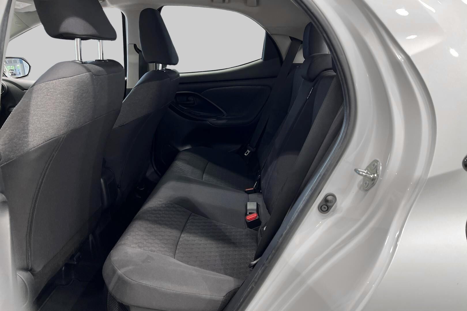 Toyota Yaris iso kuva 8