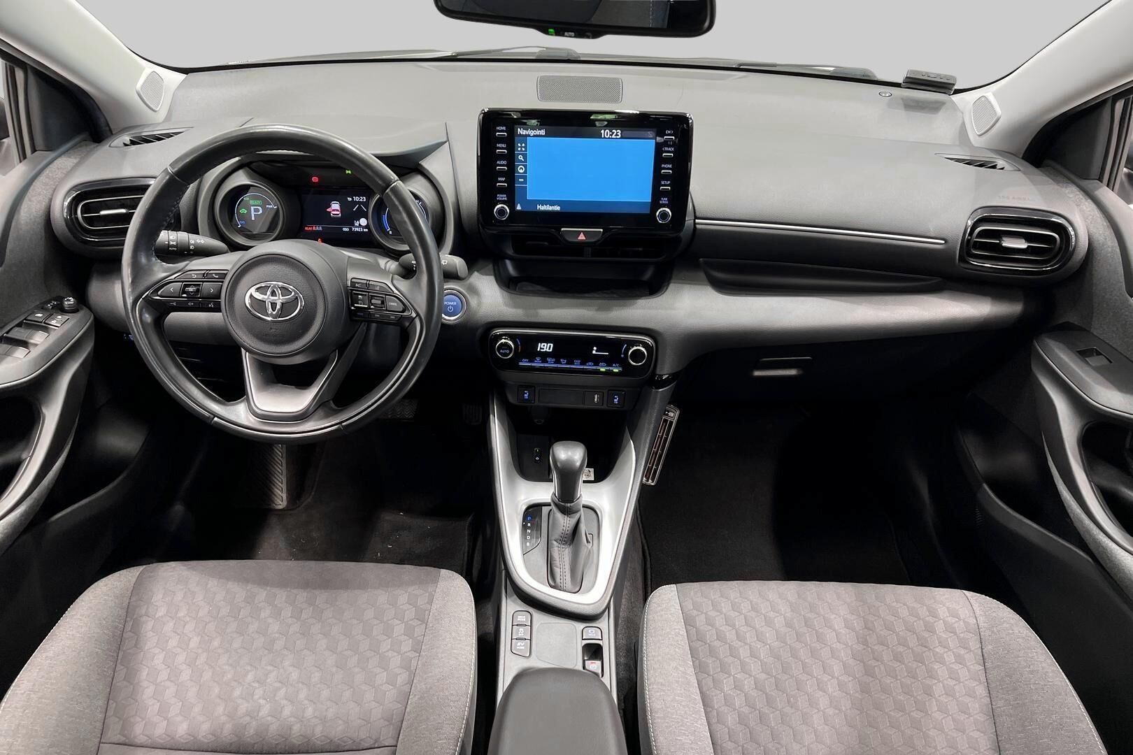 Toyota Yaris iso kuva 9