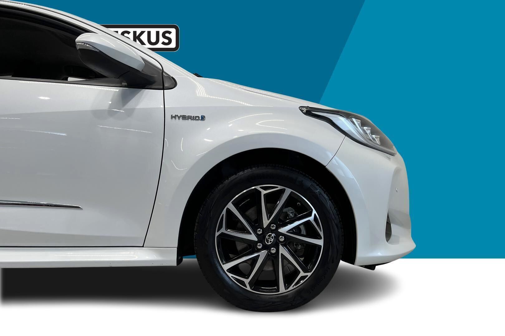 Toyota Yaris iso kuva 11