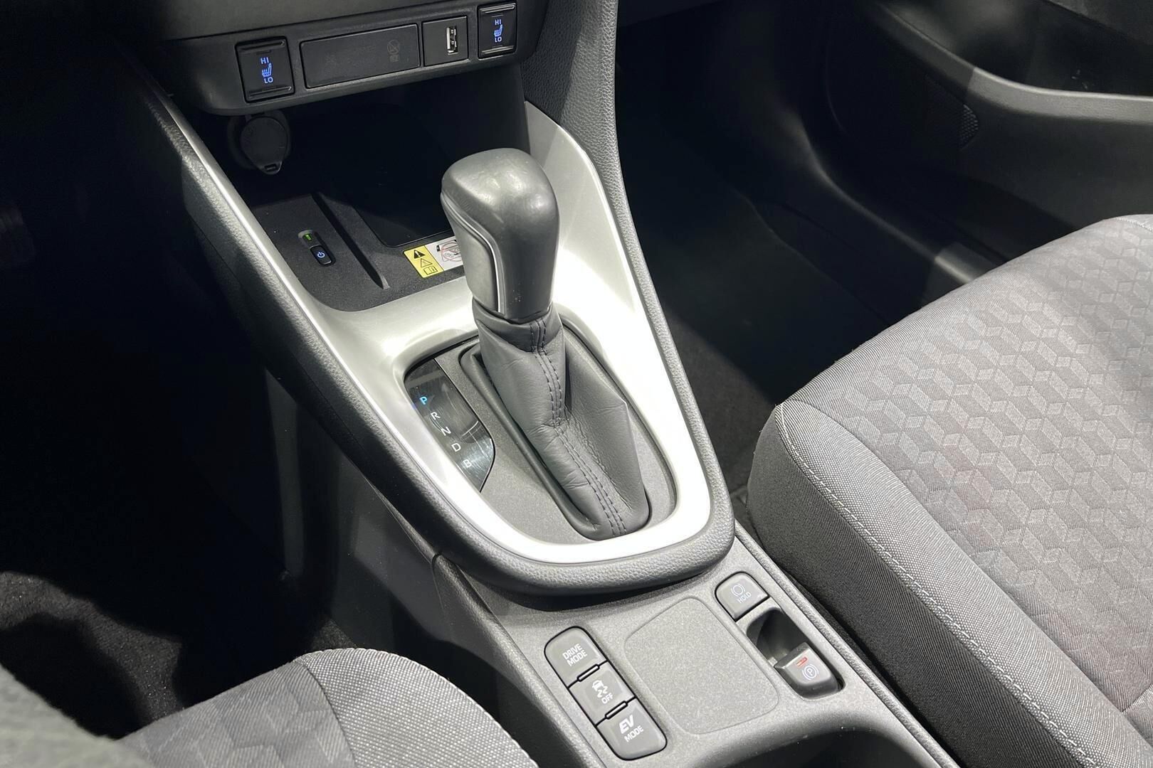 Toyota Yaris iso kuva 15