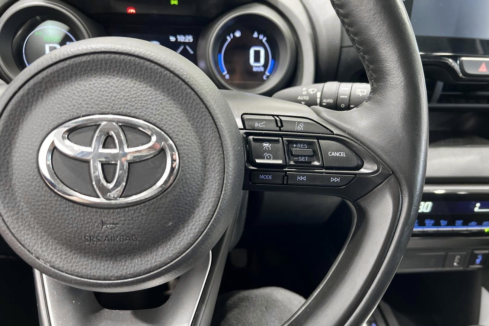 Toyota Yaris iso kuva 18