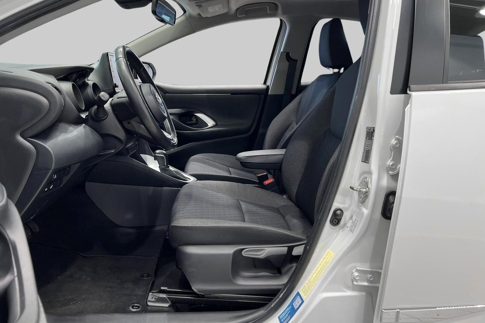 Toyota Yaris iso kuva 7