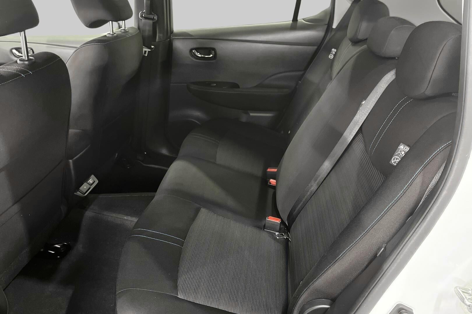 Nissan Leaf iso kuva 10