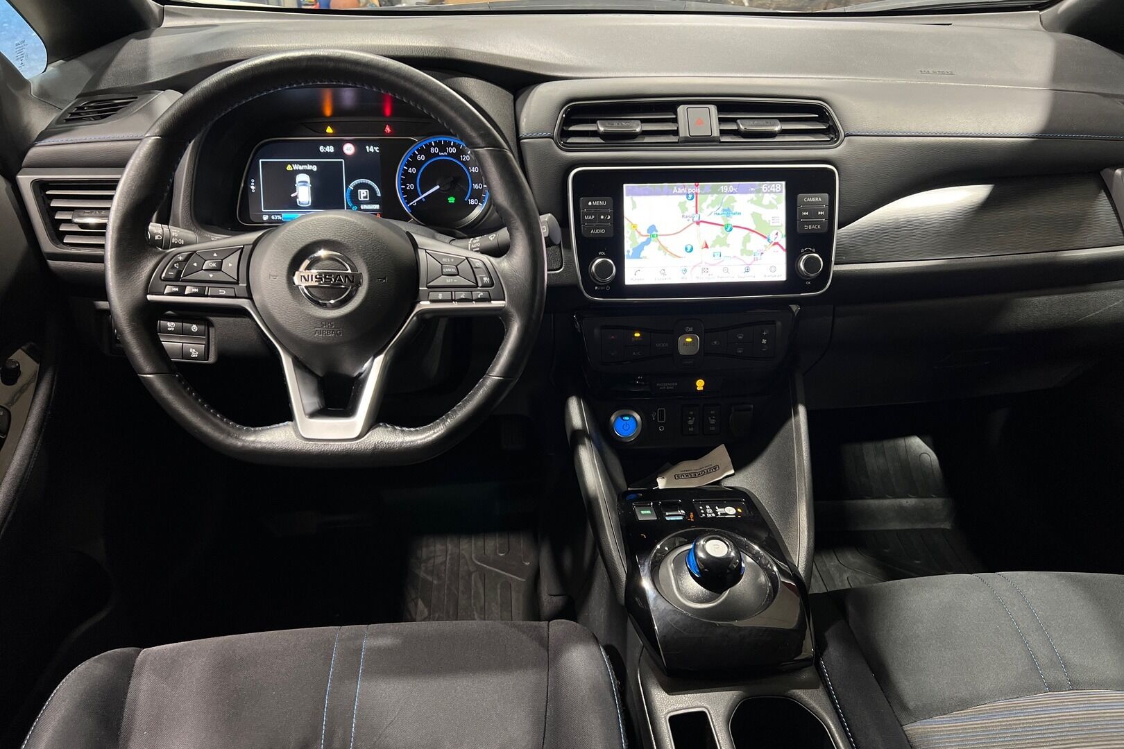 Nissan Leaf iso kuva 11