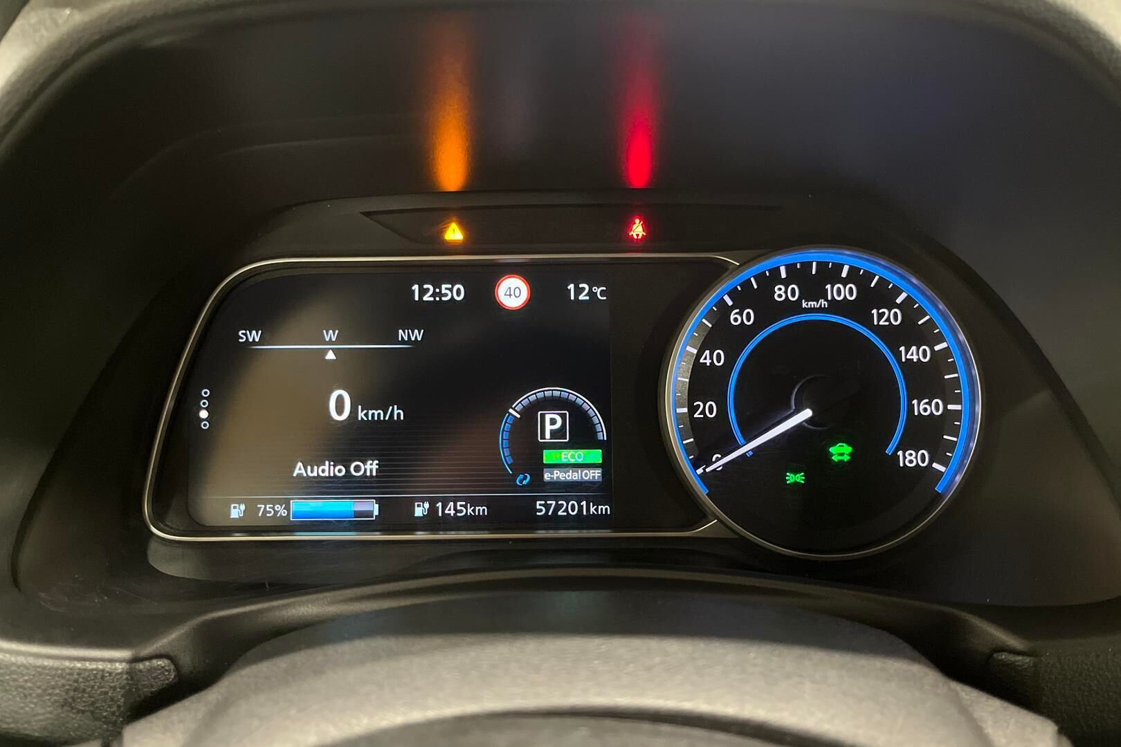 Nissan Leaf iso kuva 14