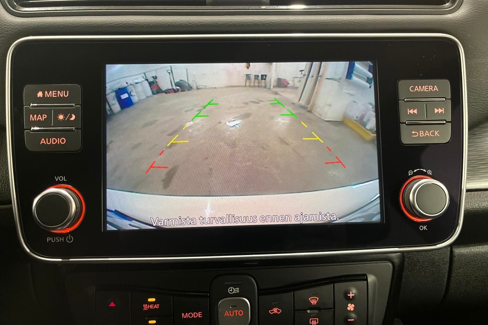 Nissan Leaf iso kuva 15