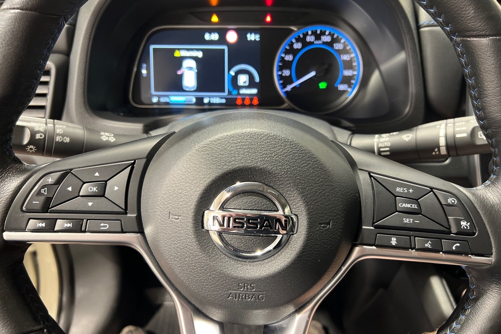 Nissan Leaf iso kuva 16