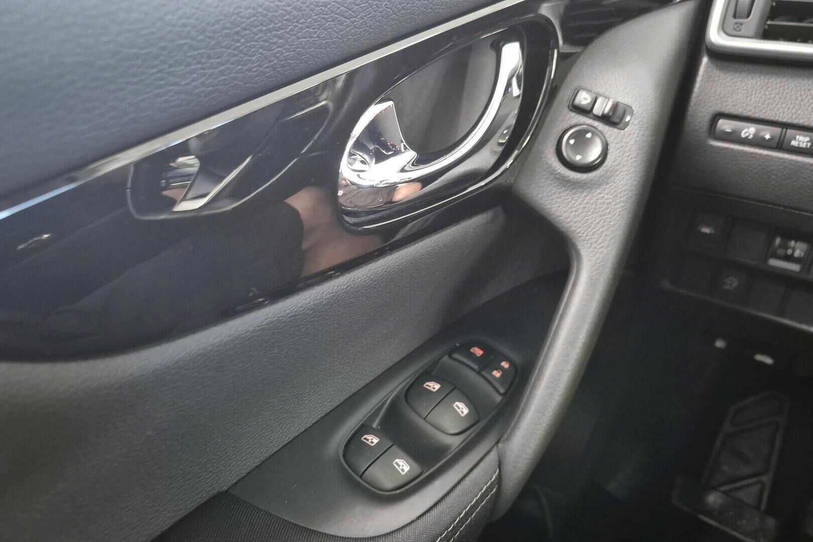 Nissan Qashqai iso kuva 24