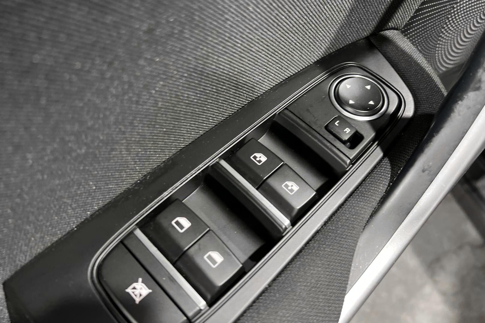 Kia Ceed iso kuva 14