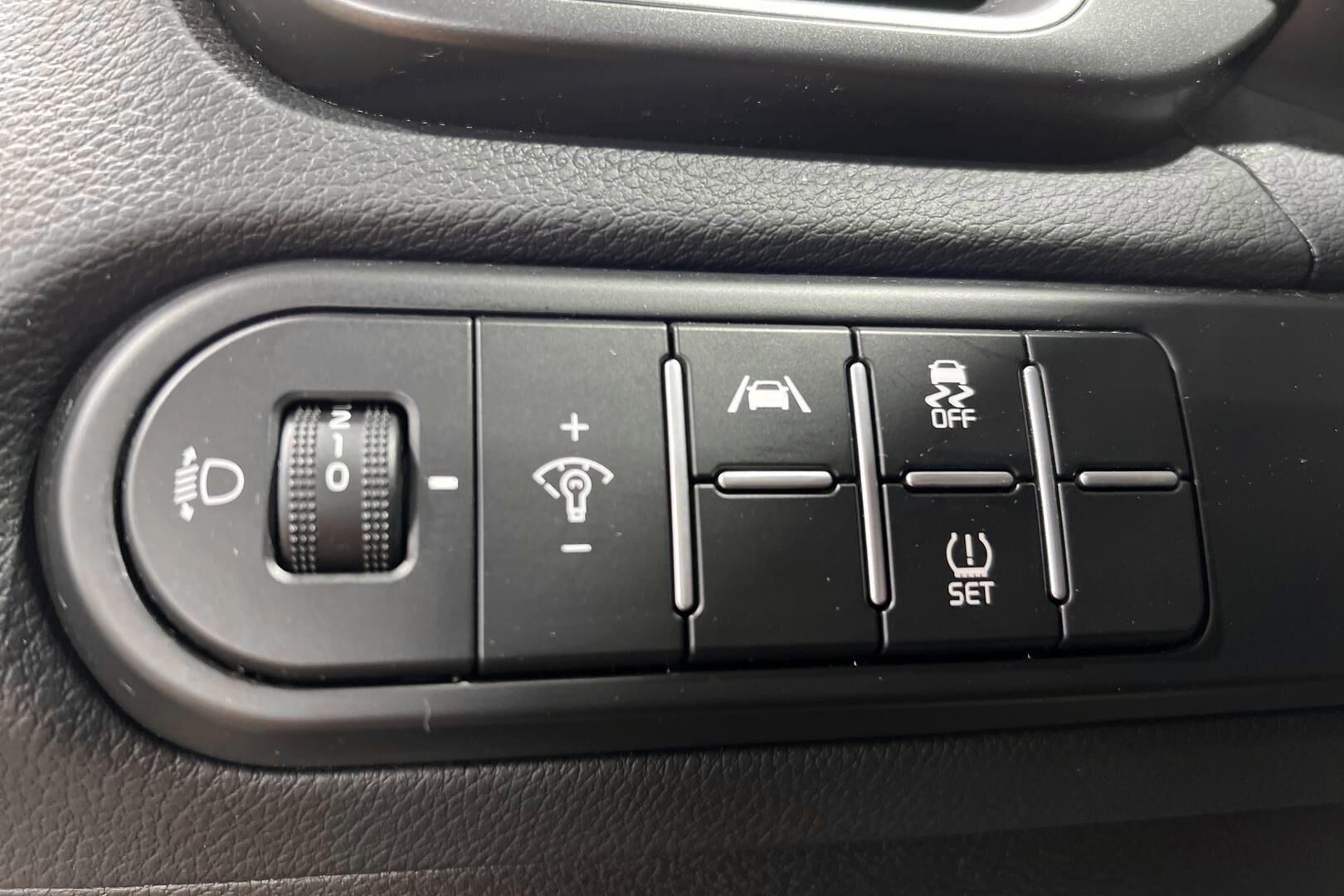 Kia Ceed iso kuva 15