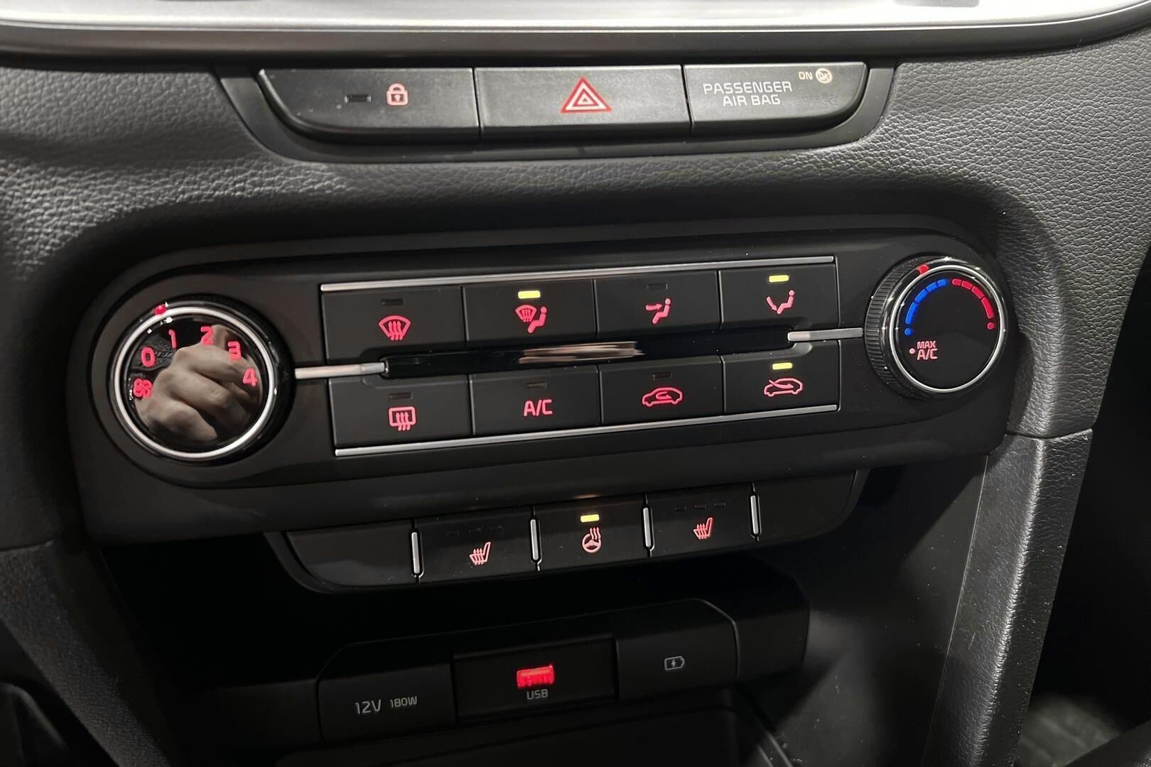 Kia Ceed iso kuva 20