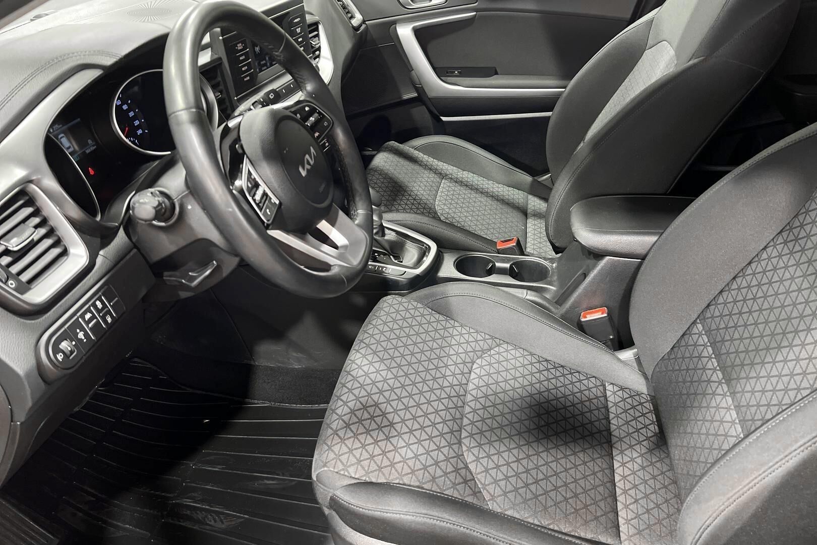Kia Ceed iso kuva 9