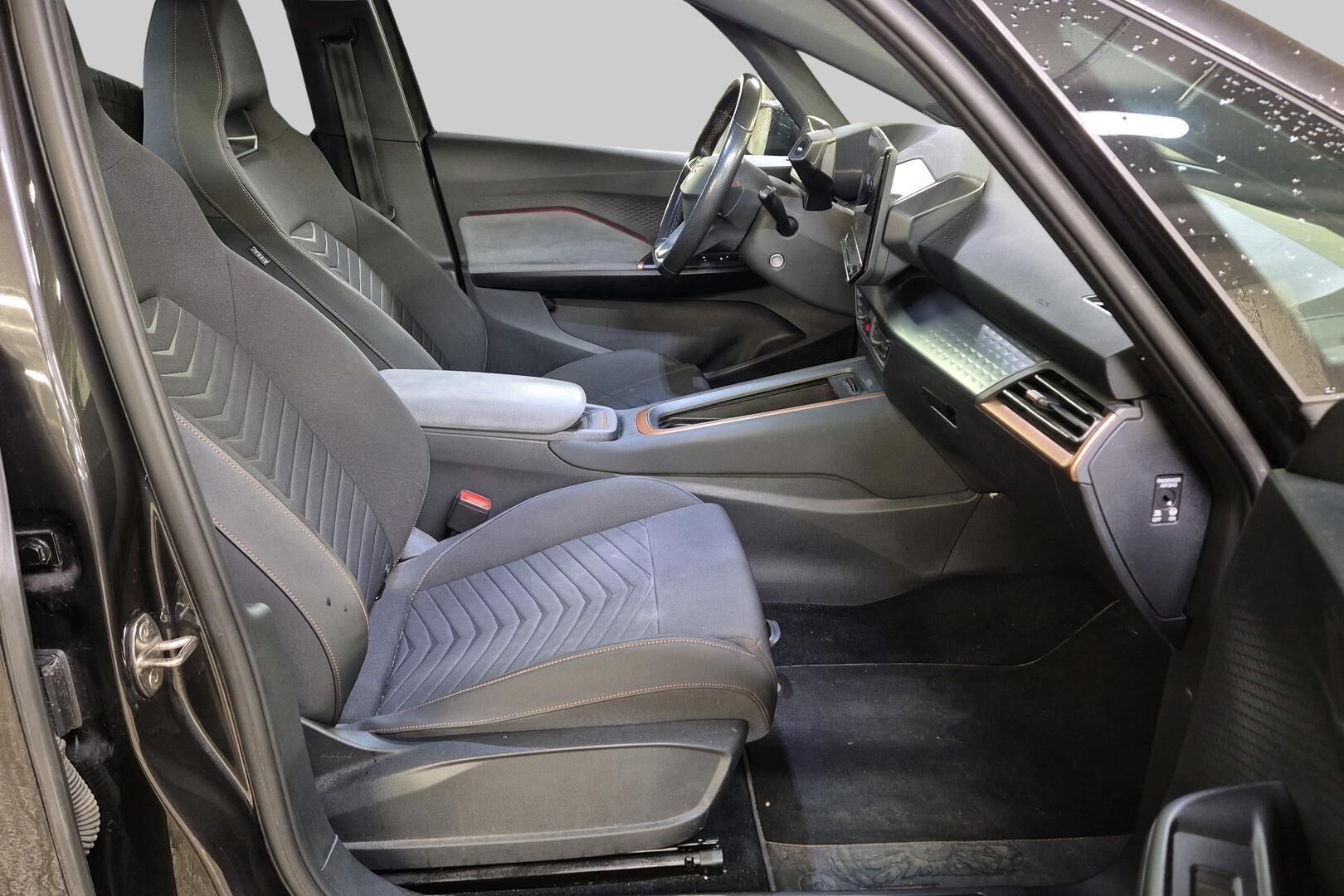 CUPRA Born iso kuva 2