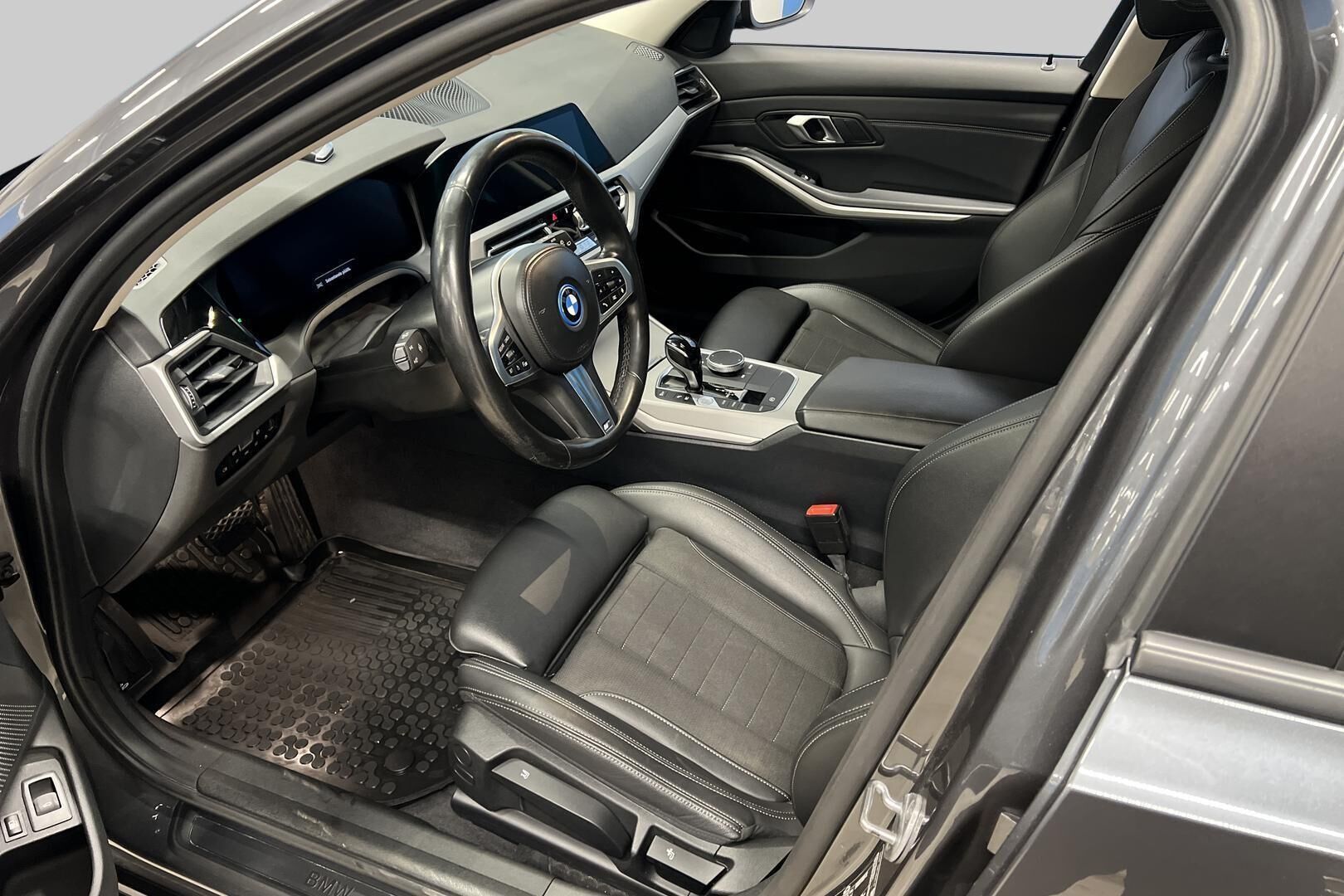 BMW 3-sarja iso kuva 8