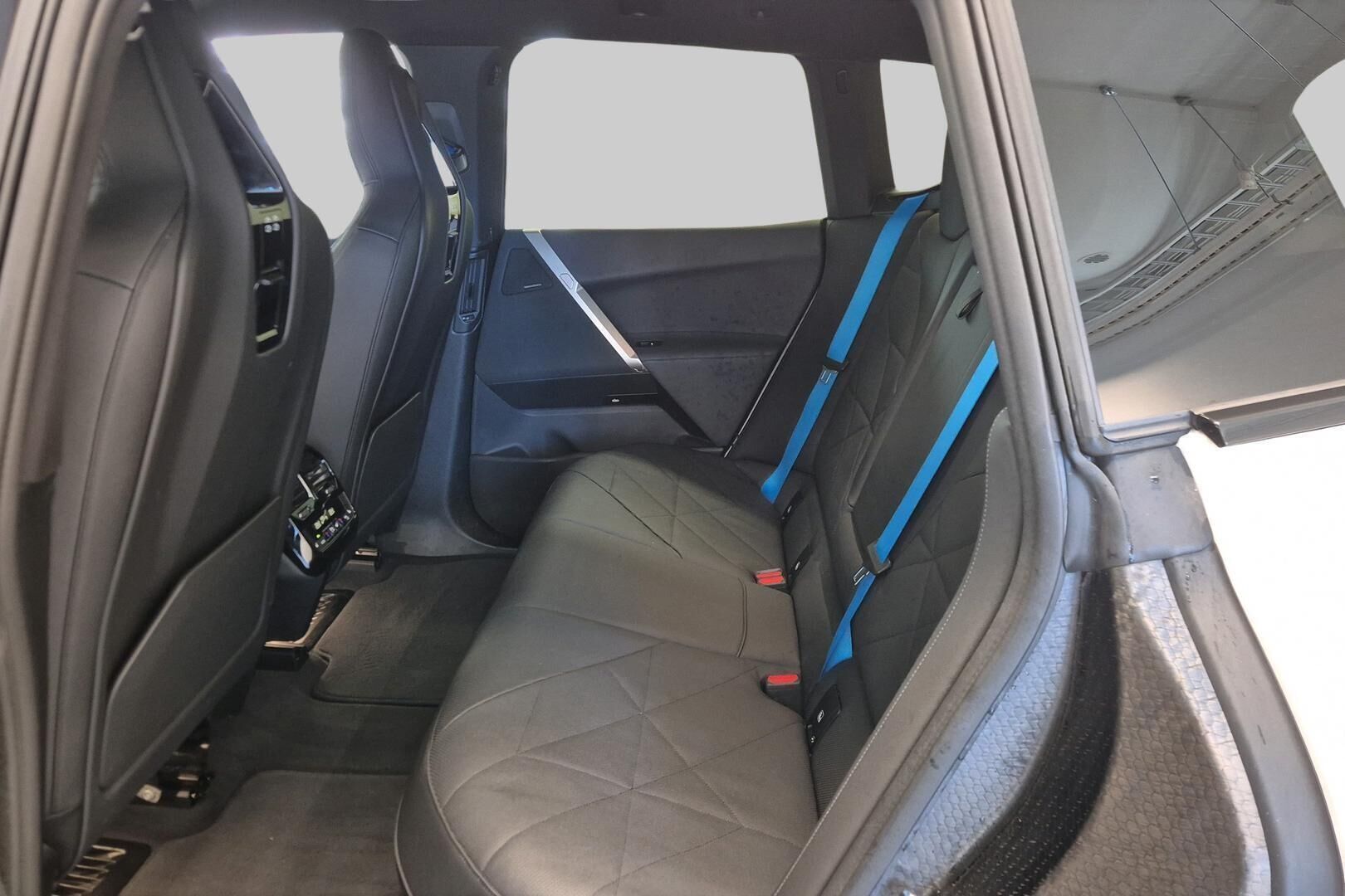 BMW iX iso kuva 10