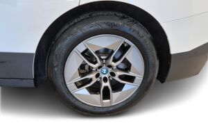 BMW iX esikatselu 13