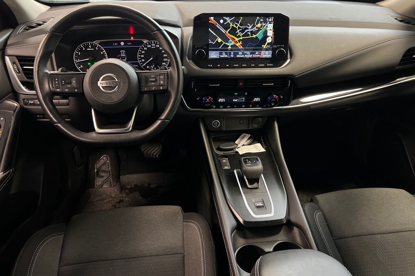 Nissan Qashqai iso kuva 8