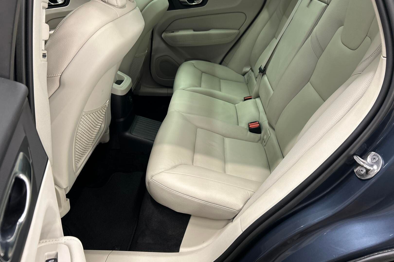 Volvo XC60 iso kuva 6