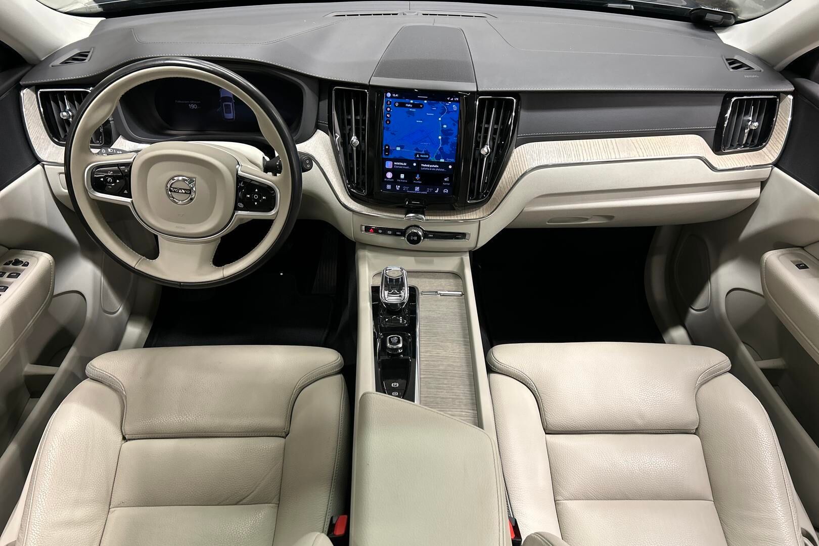 Volvo XC60 iso kuva 7