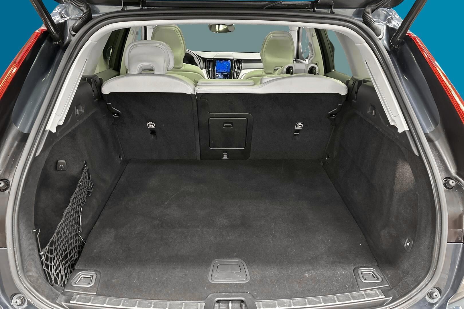 Volvo XC60 iso kuva 8