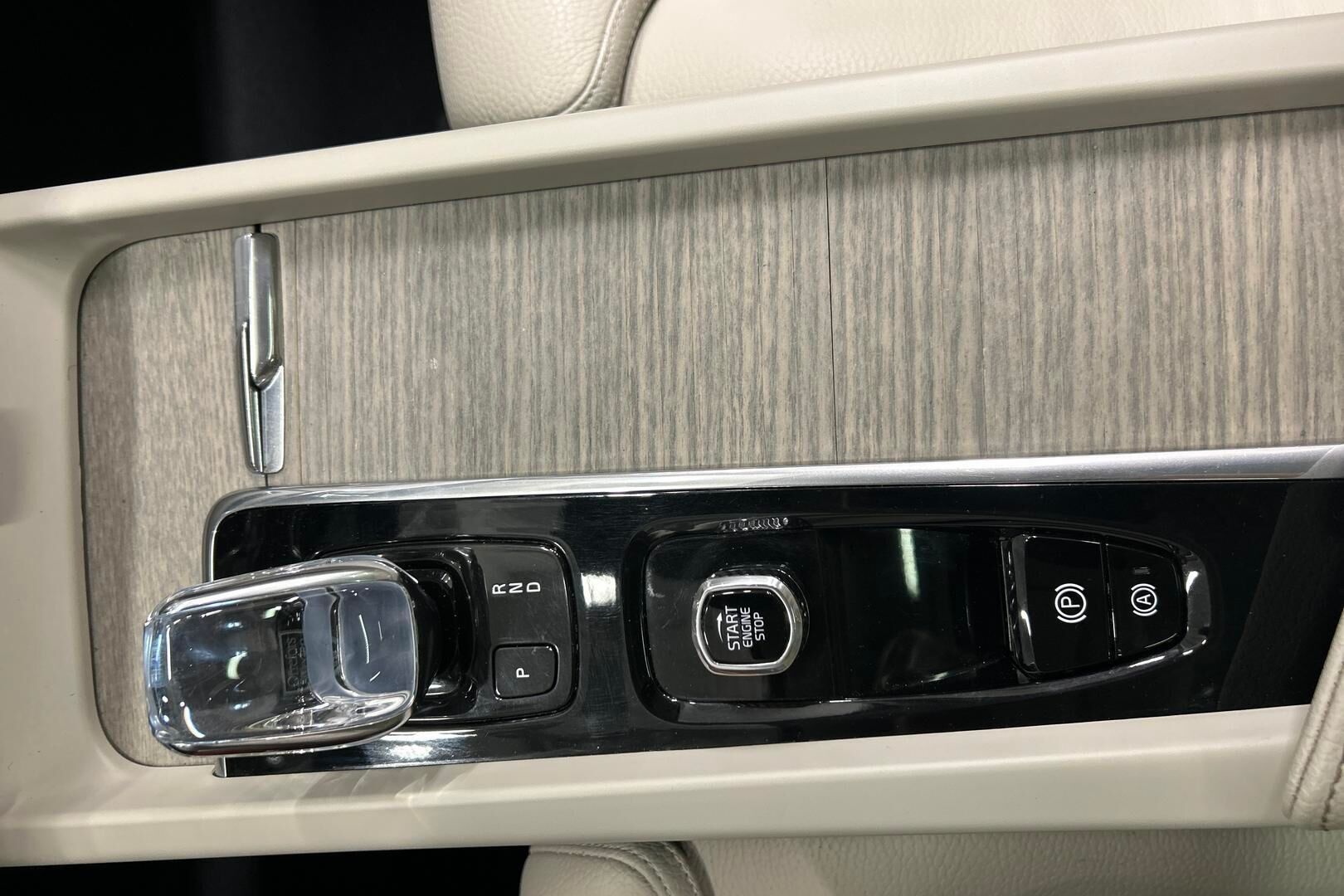 Volvo XC60 iso kuva 22