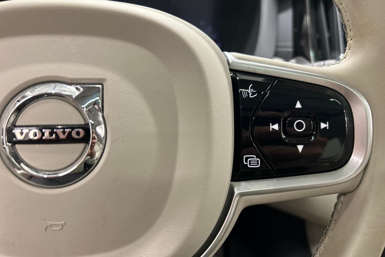Volvo XC60 iso kuva 11