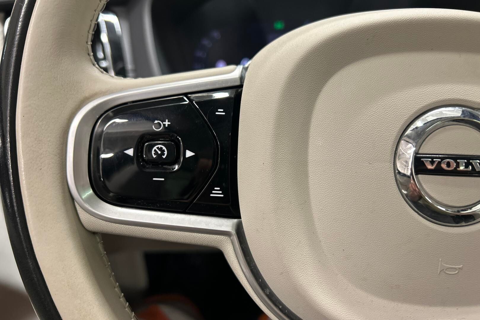 Volvo XC60 iso kuva 12