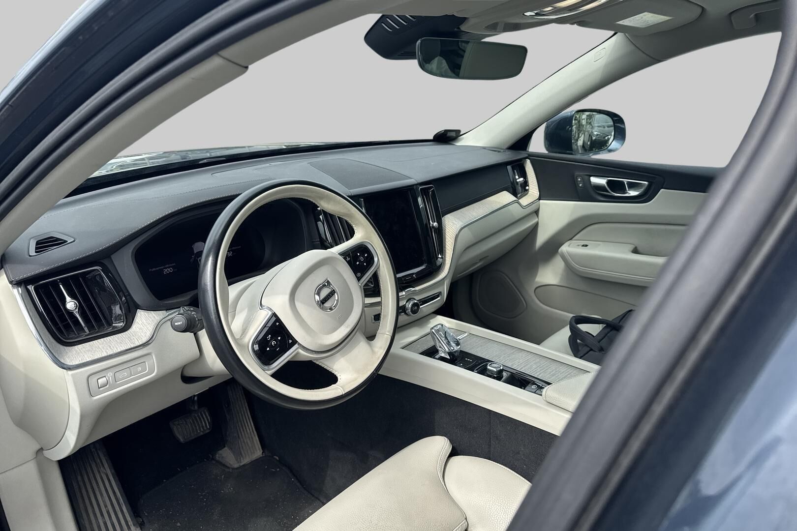 Volvo XC60 iso kuva 2