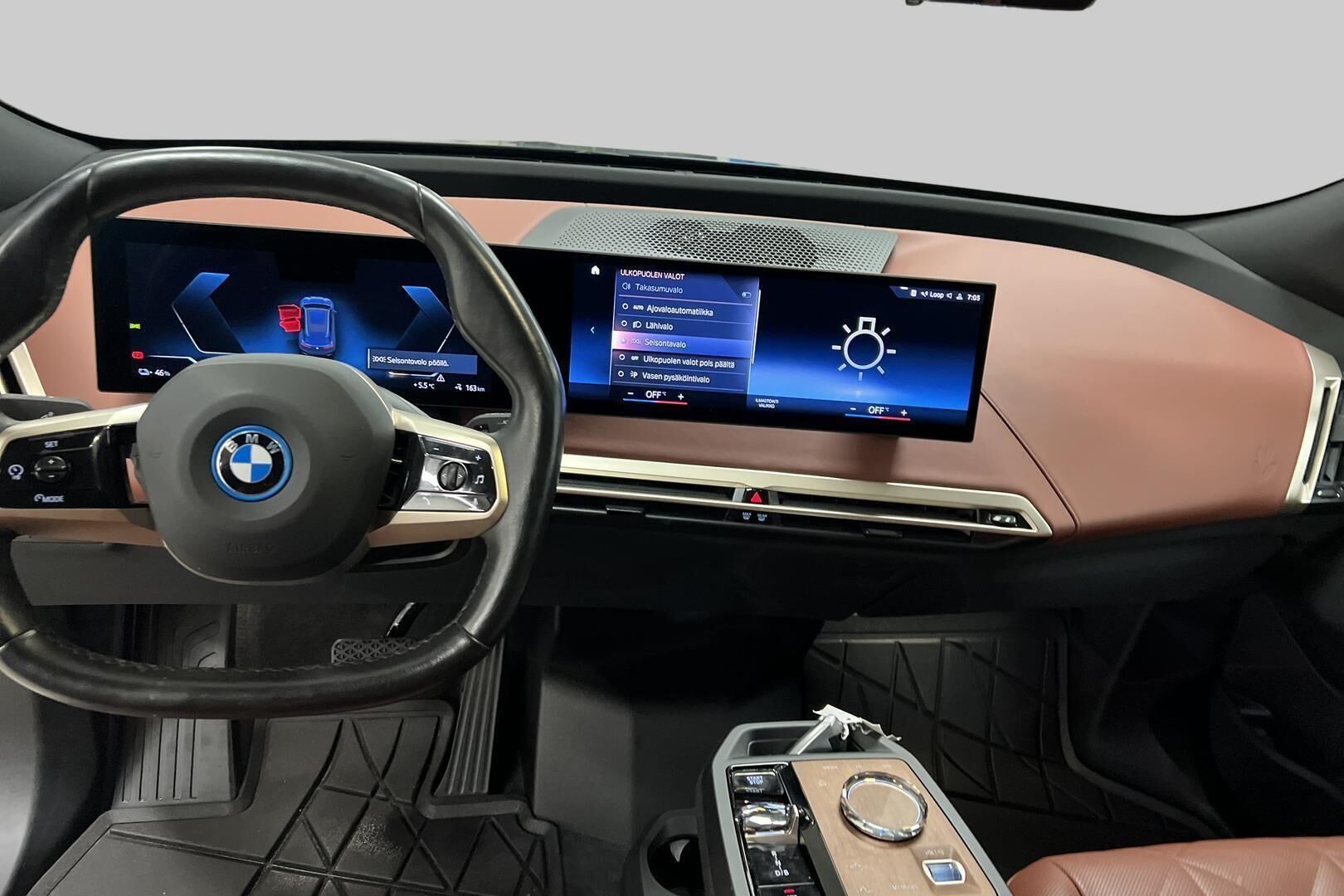 BMW iX iso kuva 10